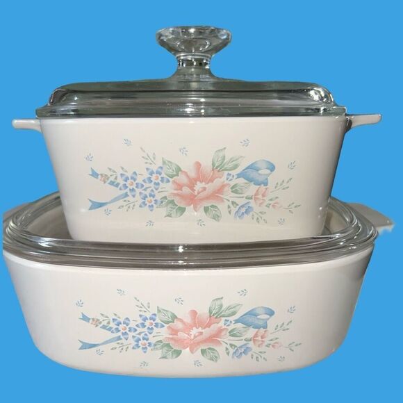 2 Vintage Symphony (Corelle) 1.5 & 2 L Square Casserole Dishes Wiith Glass Lids - Picture 1 of 14